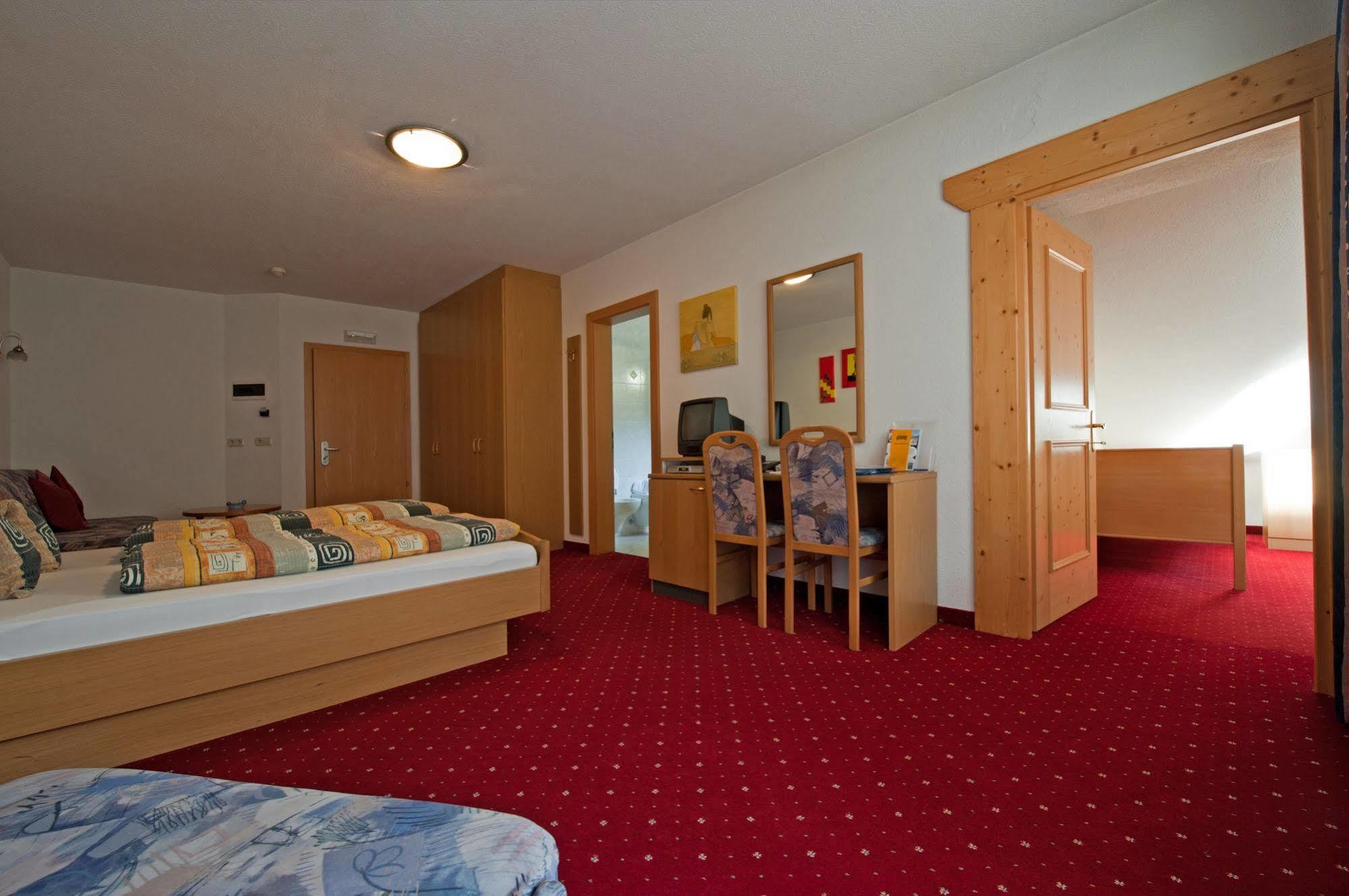 Hotel Sonja Cadipietra Esterno foto