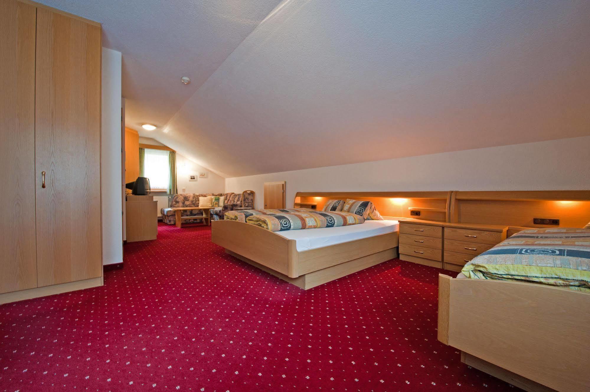 Hotel Sonja Cadipietra Esterno foto